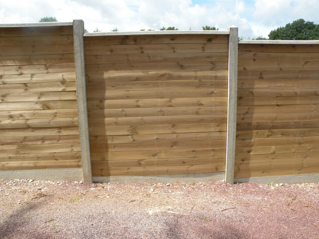 Cr�a cl�ture - Cl�ture en b�ton et remplissage bois