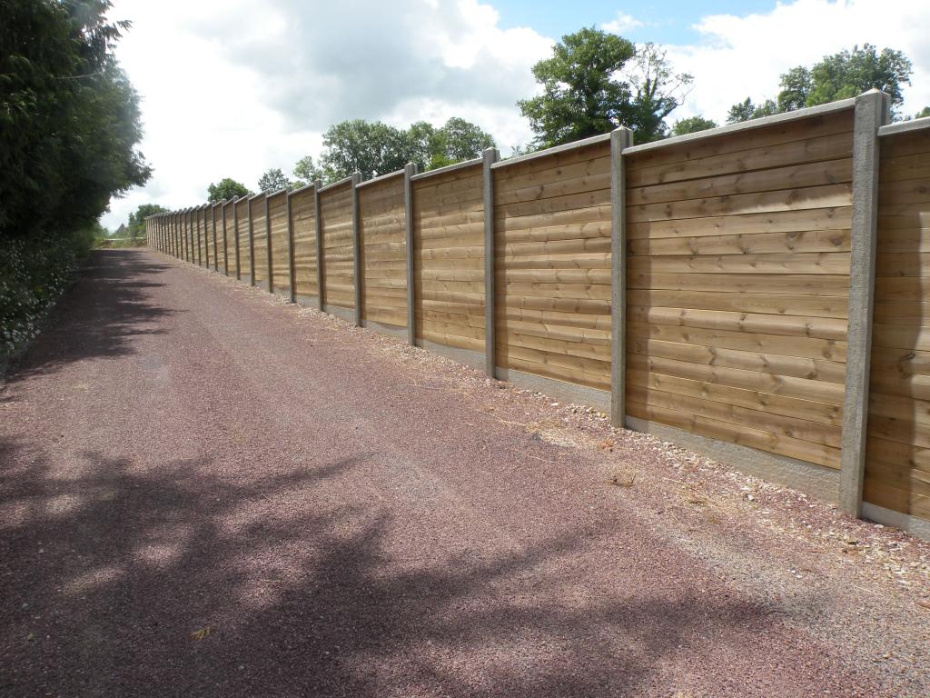 Cr�a cl�ture - Cl�ture en b�ton et remplissage bois