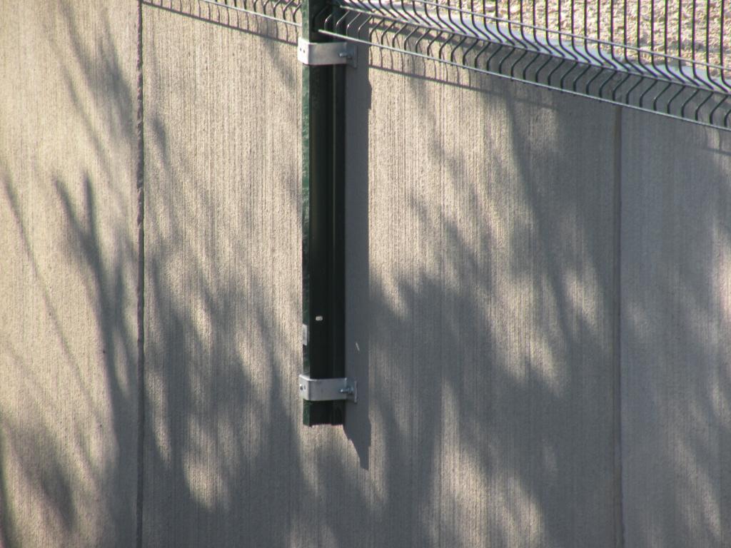 Cr�a Cl�ture - Treilli et fixation murale