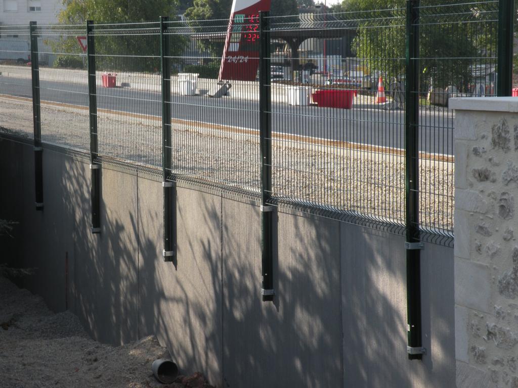 Cr�a Cl�ture - Treilli et fixation murale